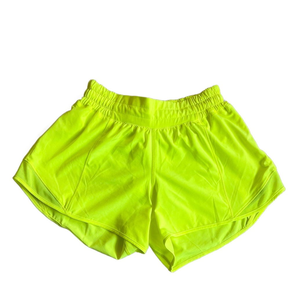 Highlight Yellow Lululemon White Hotty Hot Low-Rise Lined Short 2.5"